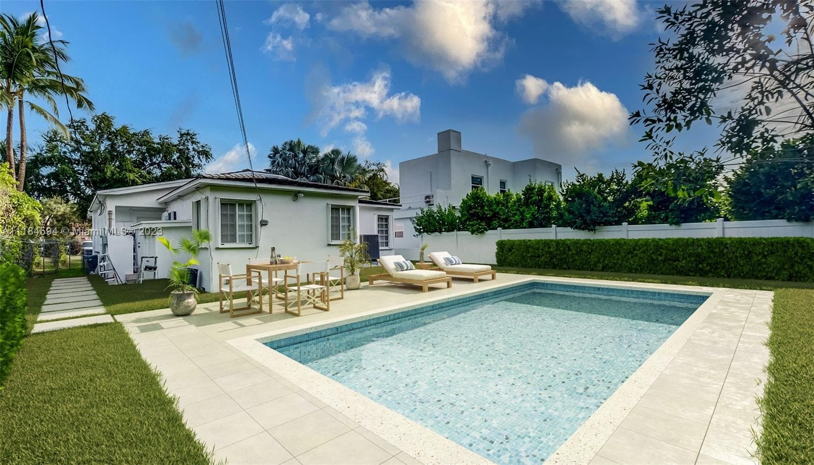 535 W 51st St, Miami Beach FL 33140