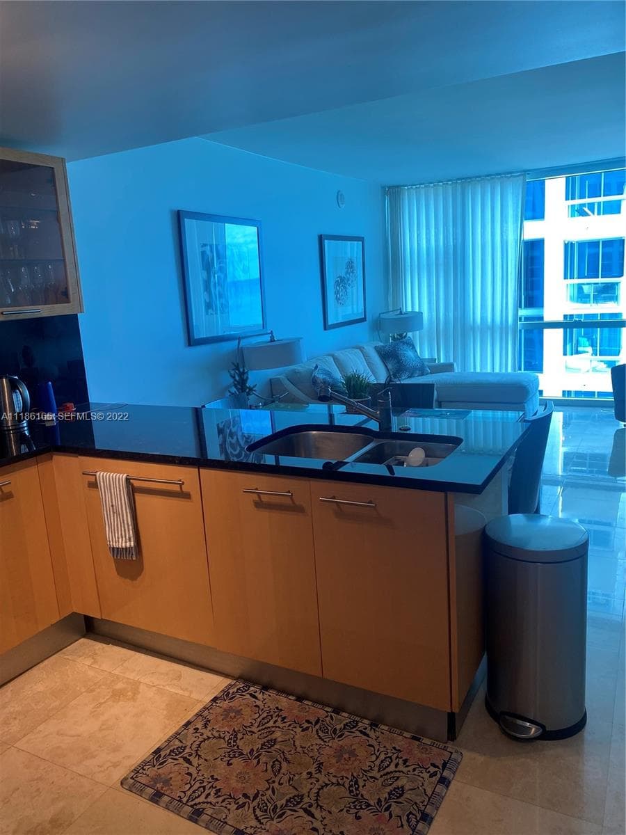 6801 Collins Ave, Miami Beach FL 33141