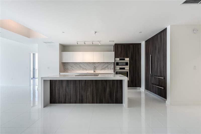 851 NE 1st Avenue # 1912, Miami FL 33132