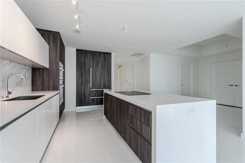 851 NE 1st Avenue # 1912, Miami FL 33132