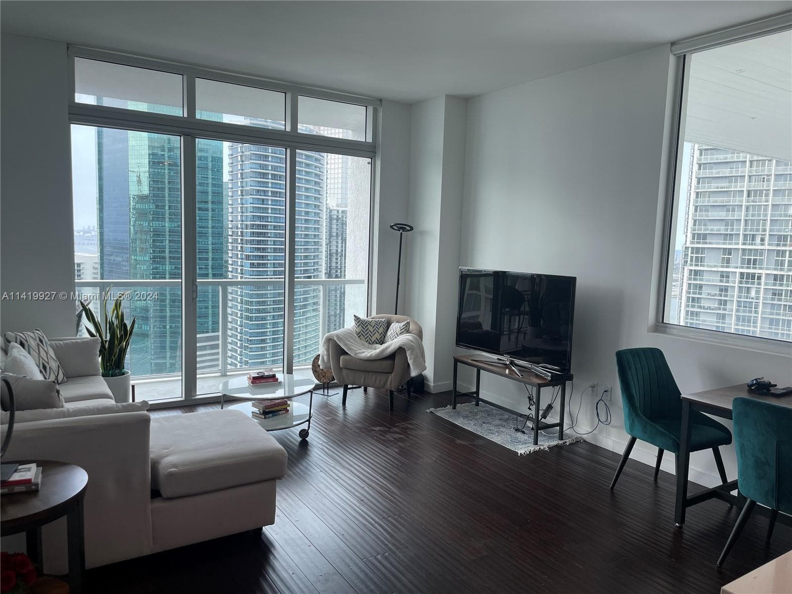 55 SE 6th St, Miami FL 33131