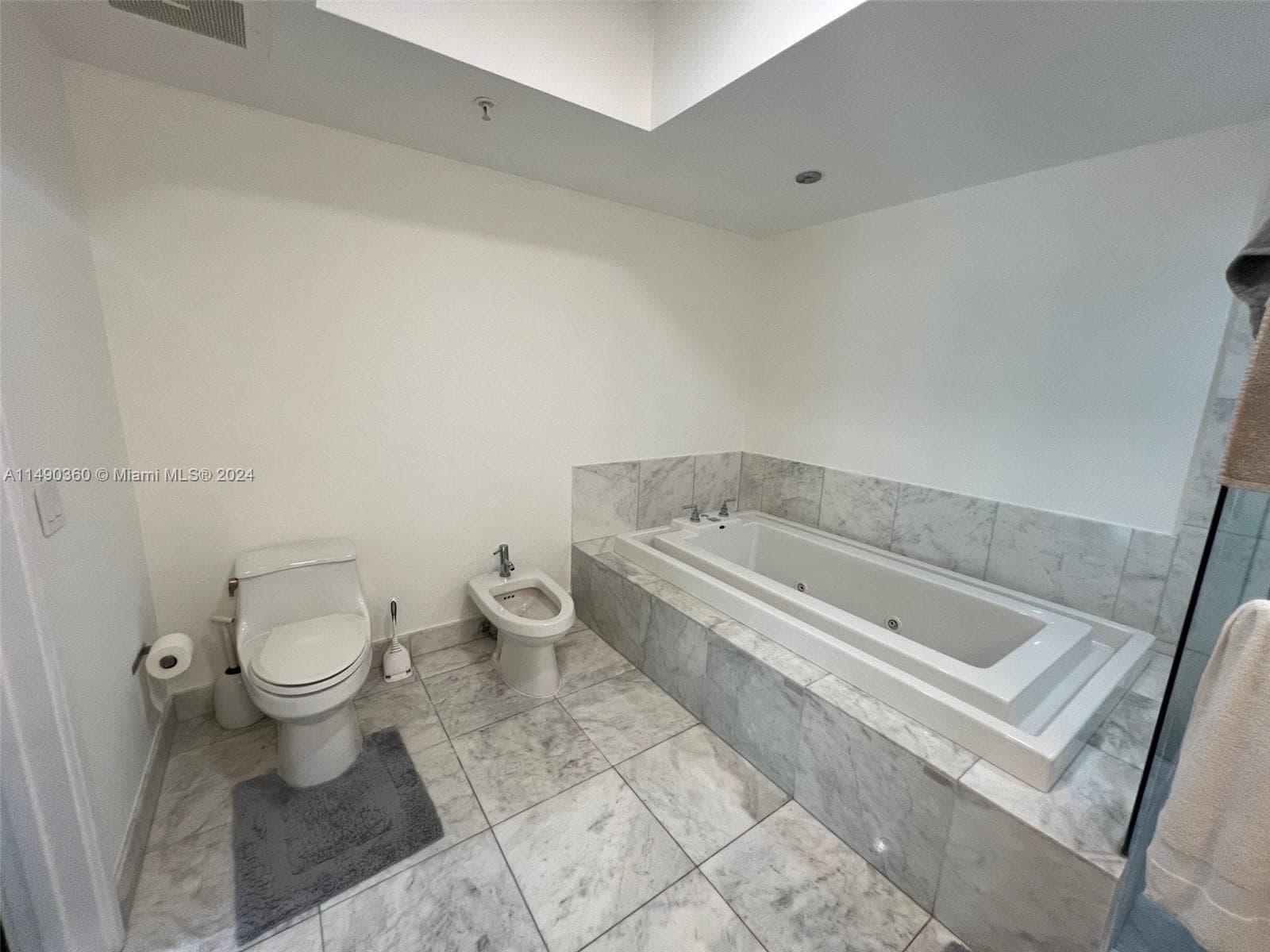 218 SE 14th Street # 1806, Miami FL 33131