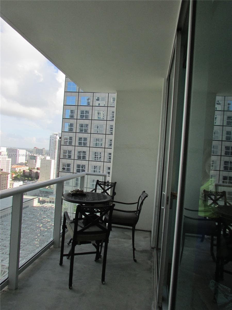 300 S Biscayne Blvd # 2709, Miami FL 33131