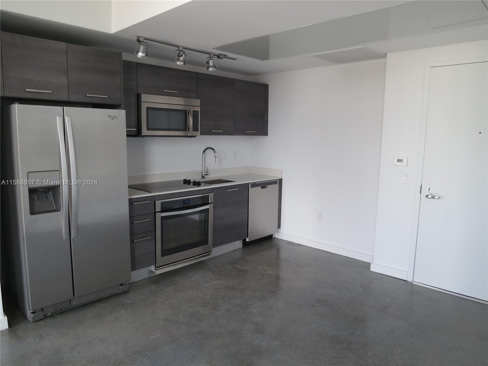 151 SE 1 St # 1704, Miami FL 33131