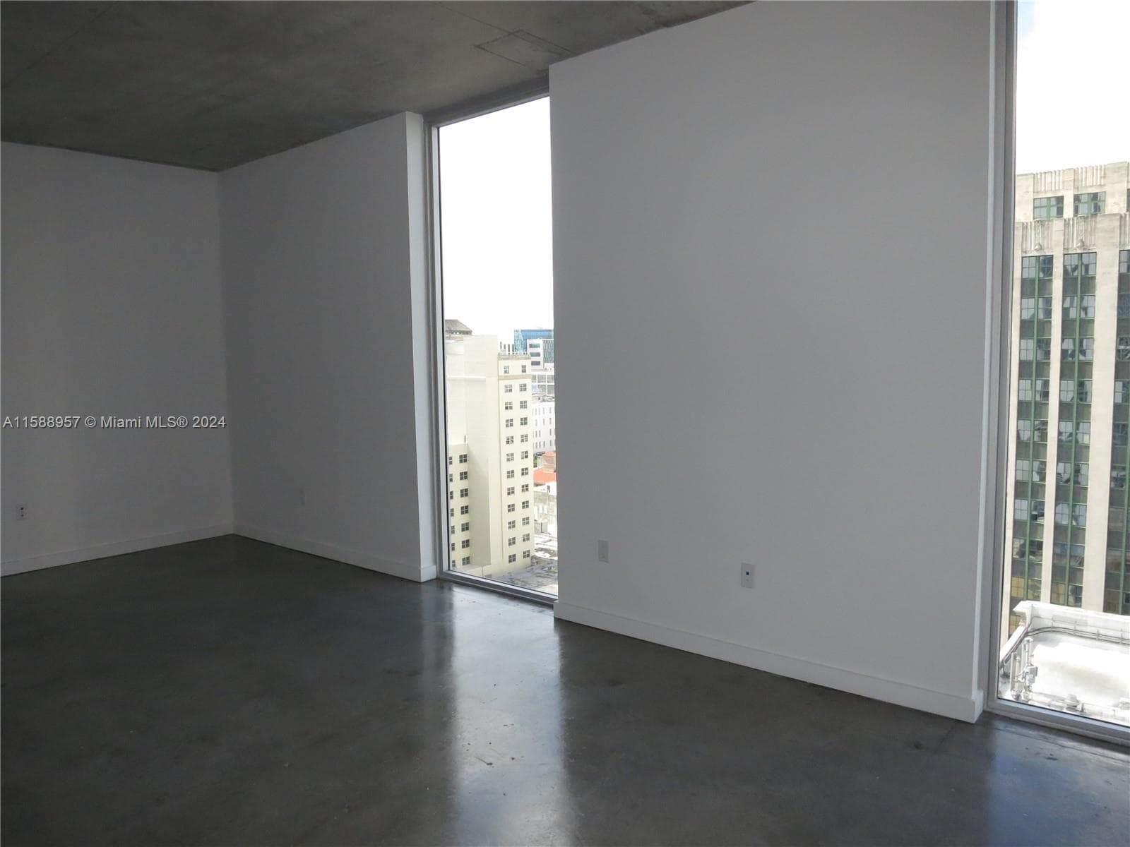 151 SE 1 St # 1704, Miami FL 33131