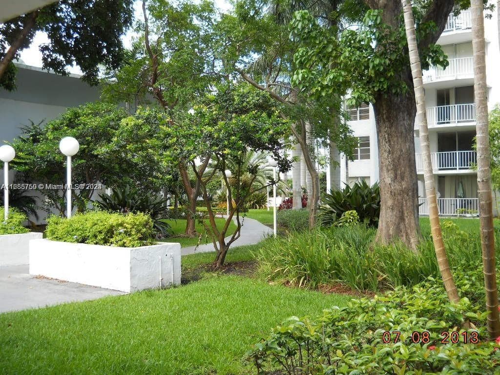 498 NW 165th St Rd # 607, Miami FL 33169