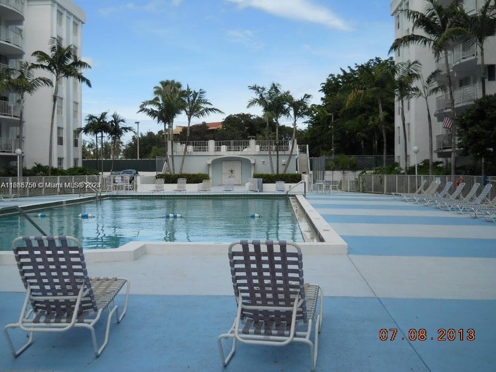 498 NW 165th St Rd # 607, Miami FL 33169