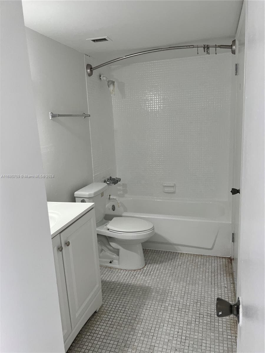 498 NW 165th St Rd # 607, Miami FL 33169