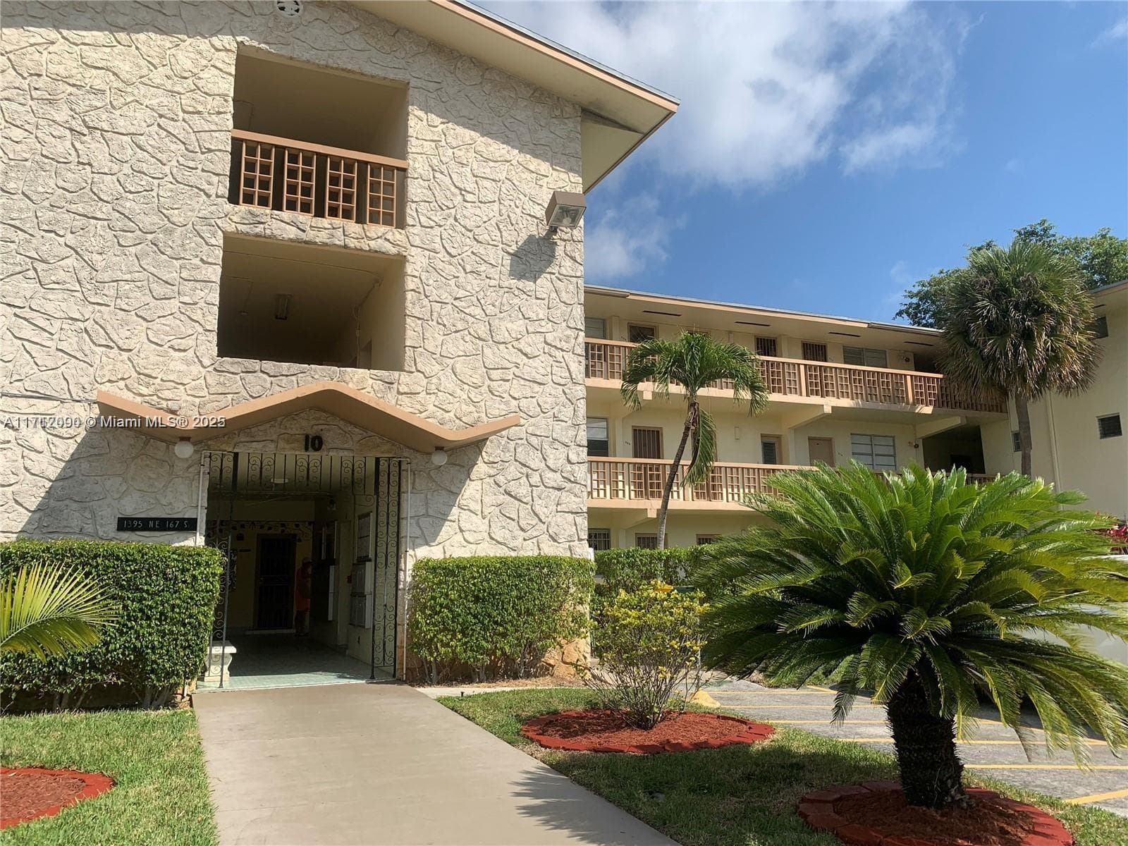 1395 NE 167th St # 209, Miami FL 33162