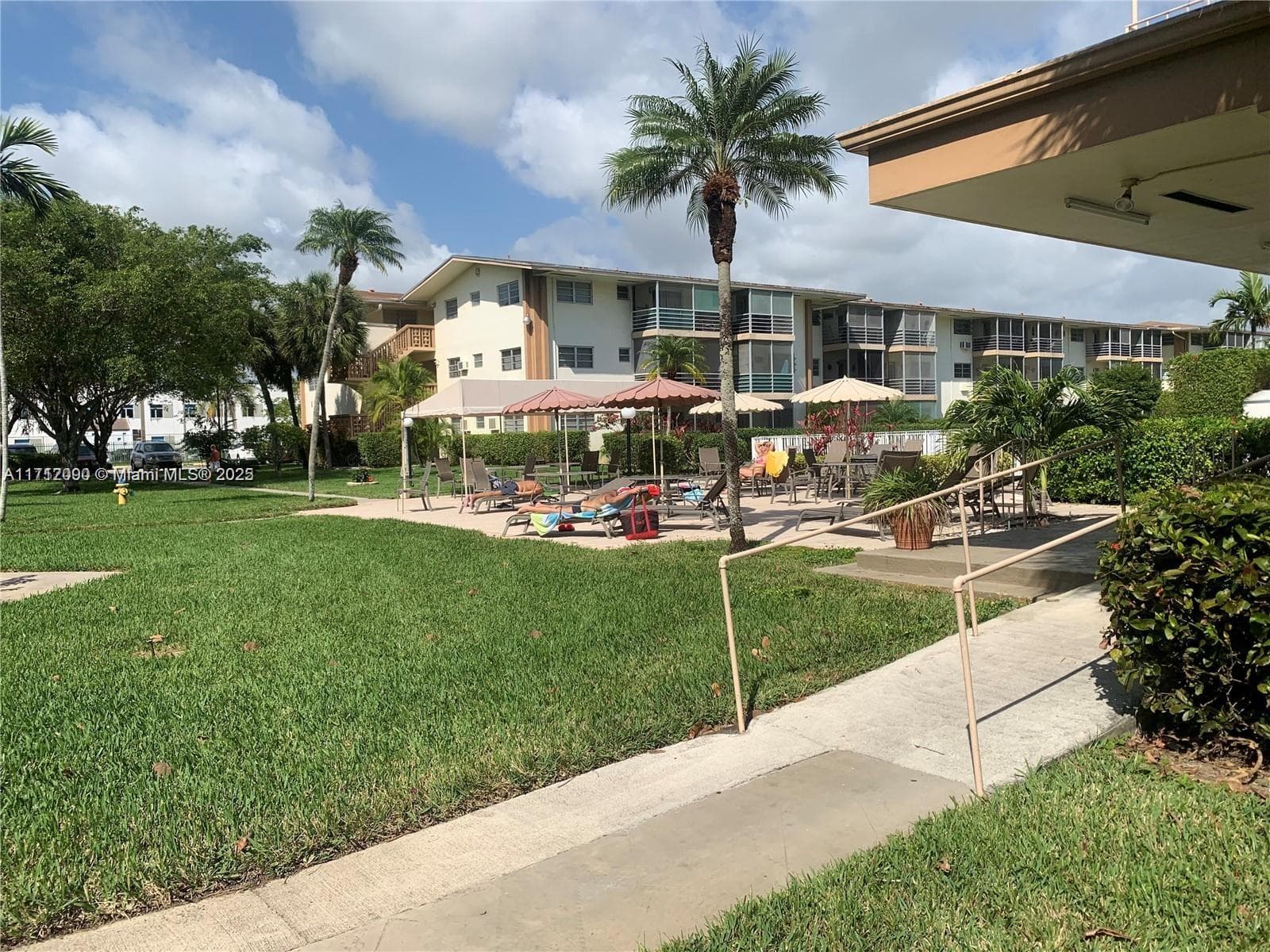 1395 NE 167th St # 209, Miami FL 33162