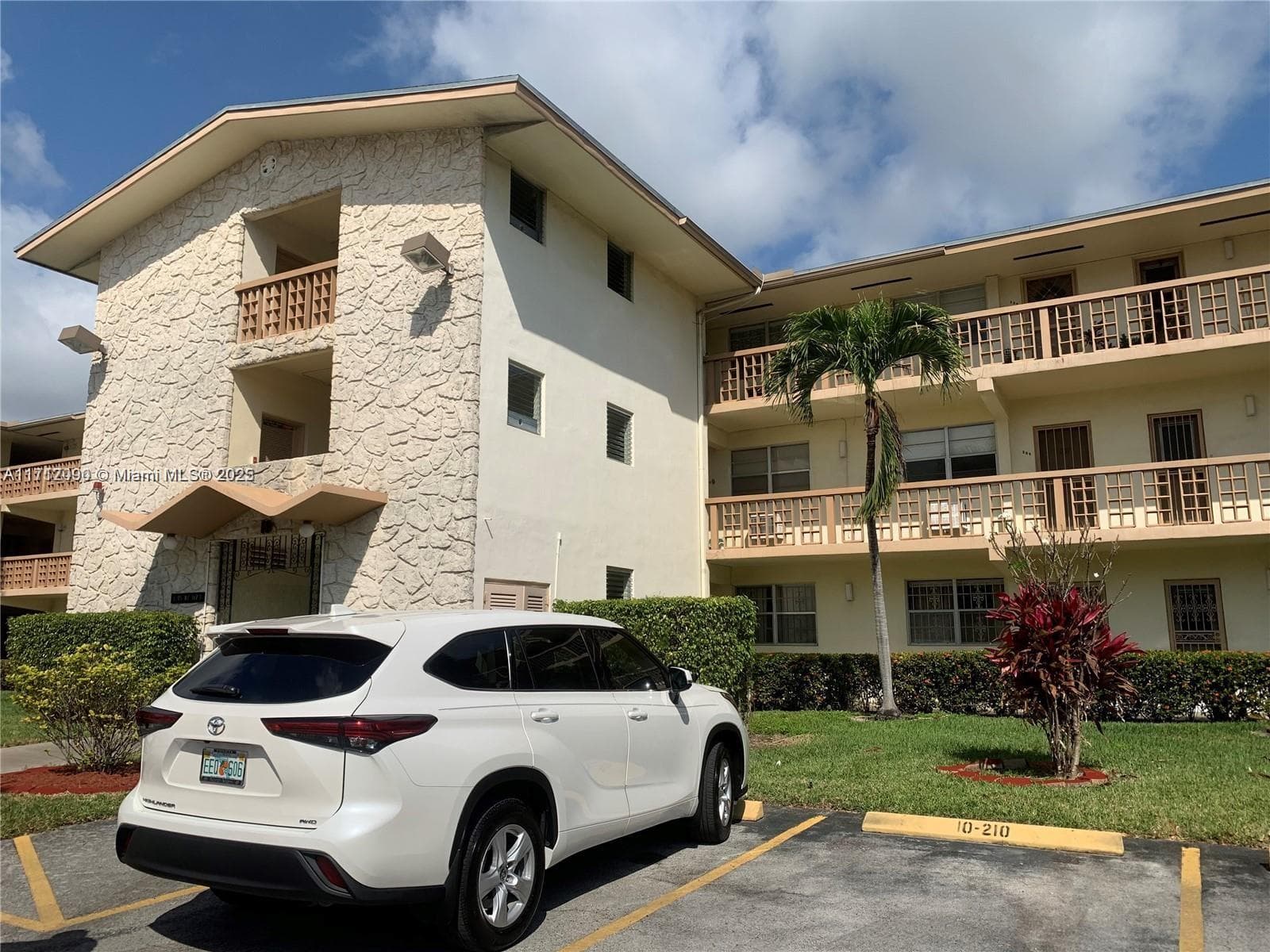 1395 NE 167th St # 209, Miami FL 33162