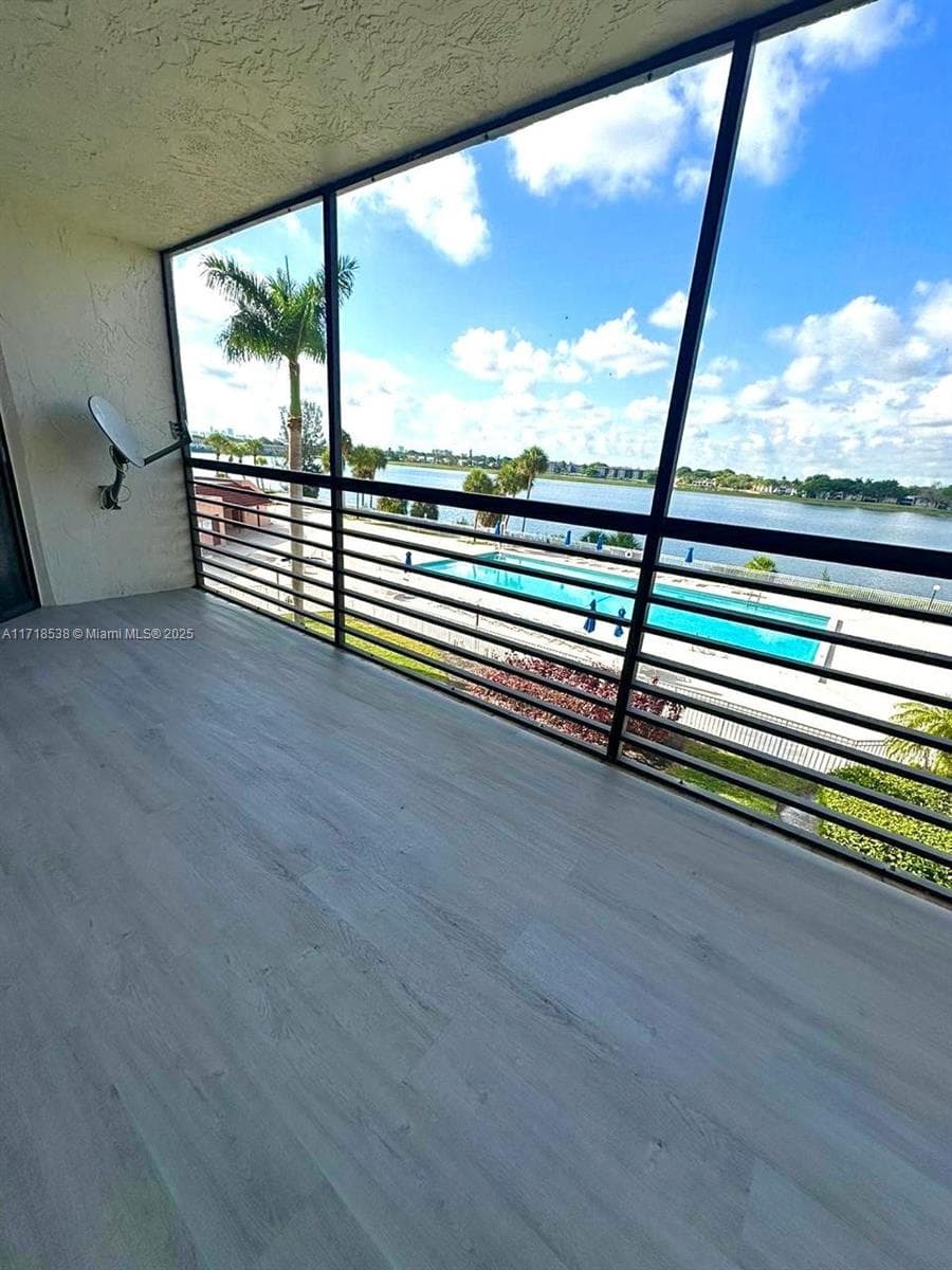 20840 San Simeon Way # 305, Miami FL 33179