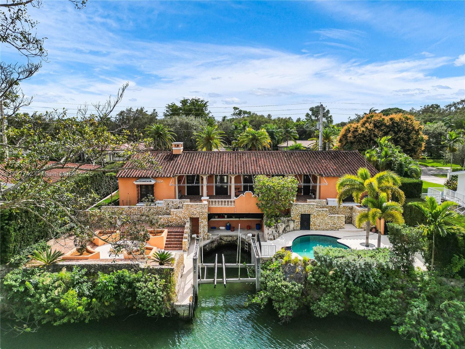1181 S Alhambra Cir, Coral Gables FL 33146