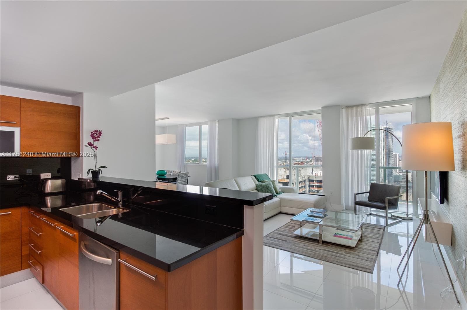 253 NE 2nd St # 3702, Miami FL 33132