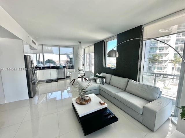 92 SW 3rd St # 1410, Miami FL 33130