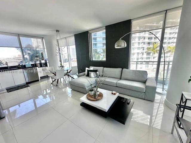92 SW 3rd St # 1410, Miami FL 33130