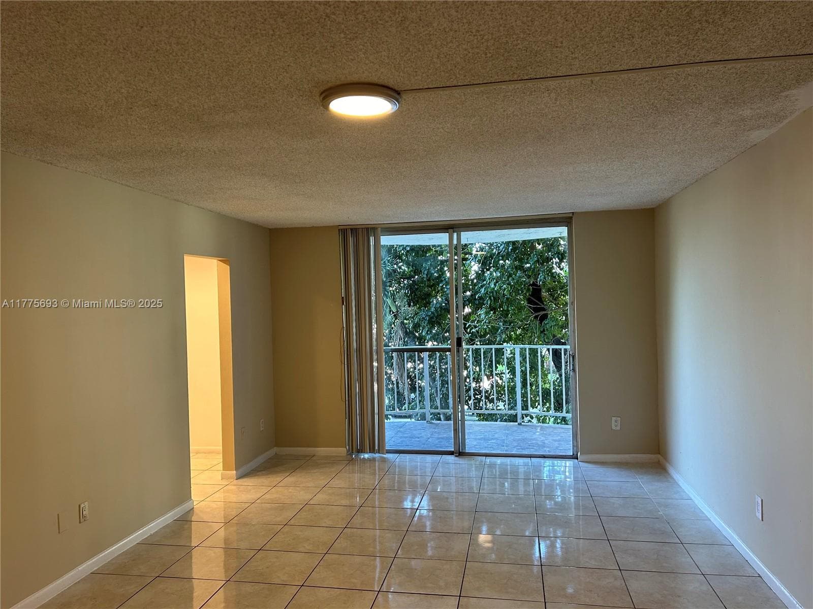 484 NW 165th St Rd # 316, Miami FL 33169