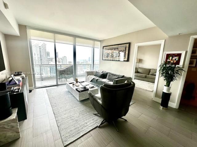 92 SW 3rd St # 4104, Miami FL 33130