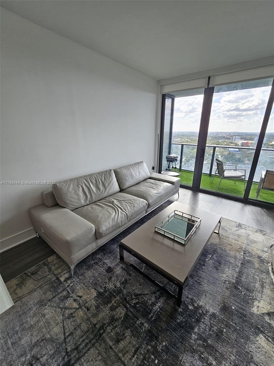121 NE 34 ST # 2511, Miami FL 33137