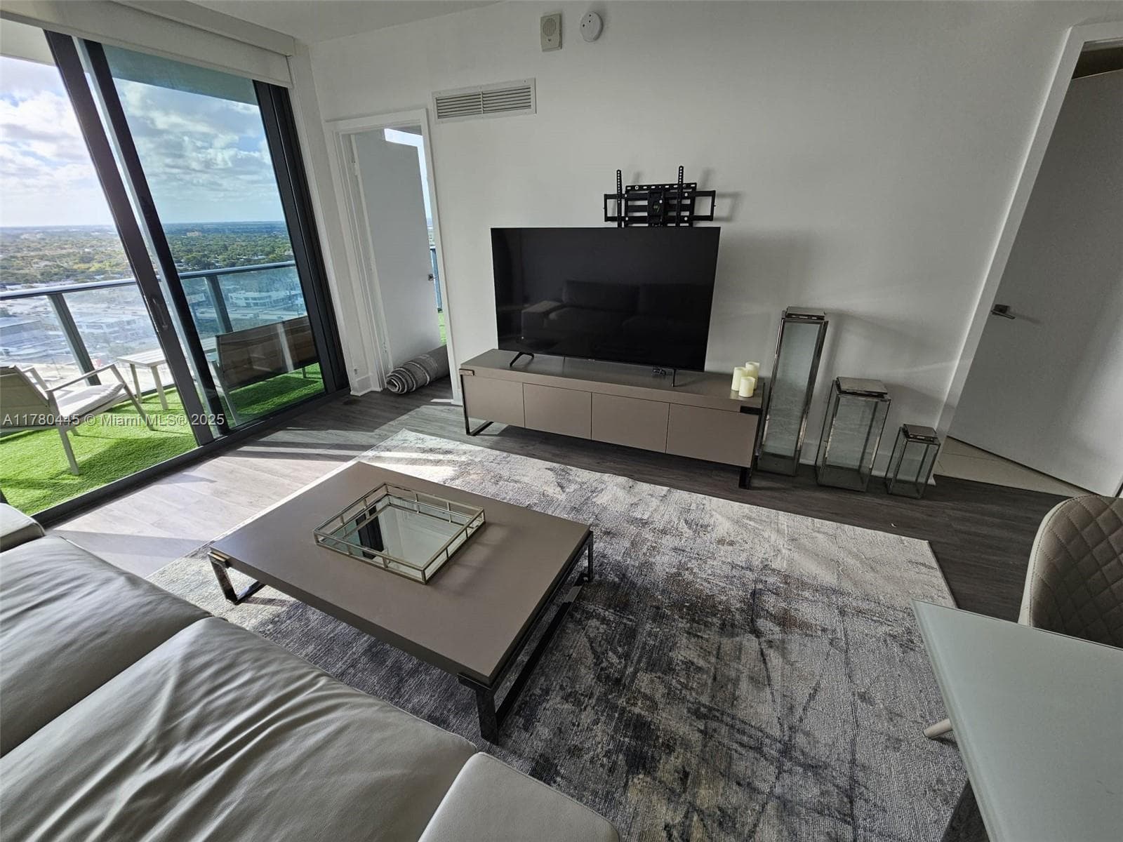 121 NE 34 ST # 2511, Miami FL 33137