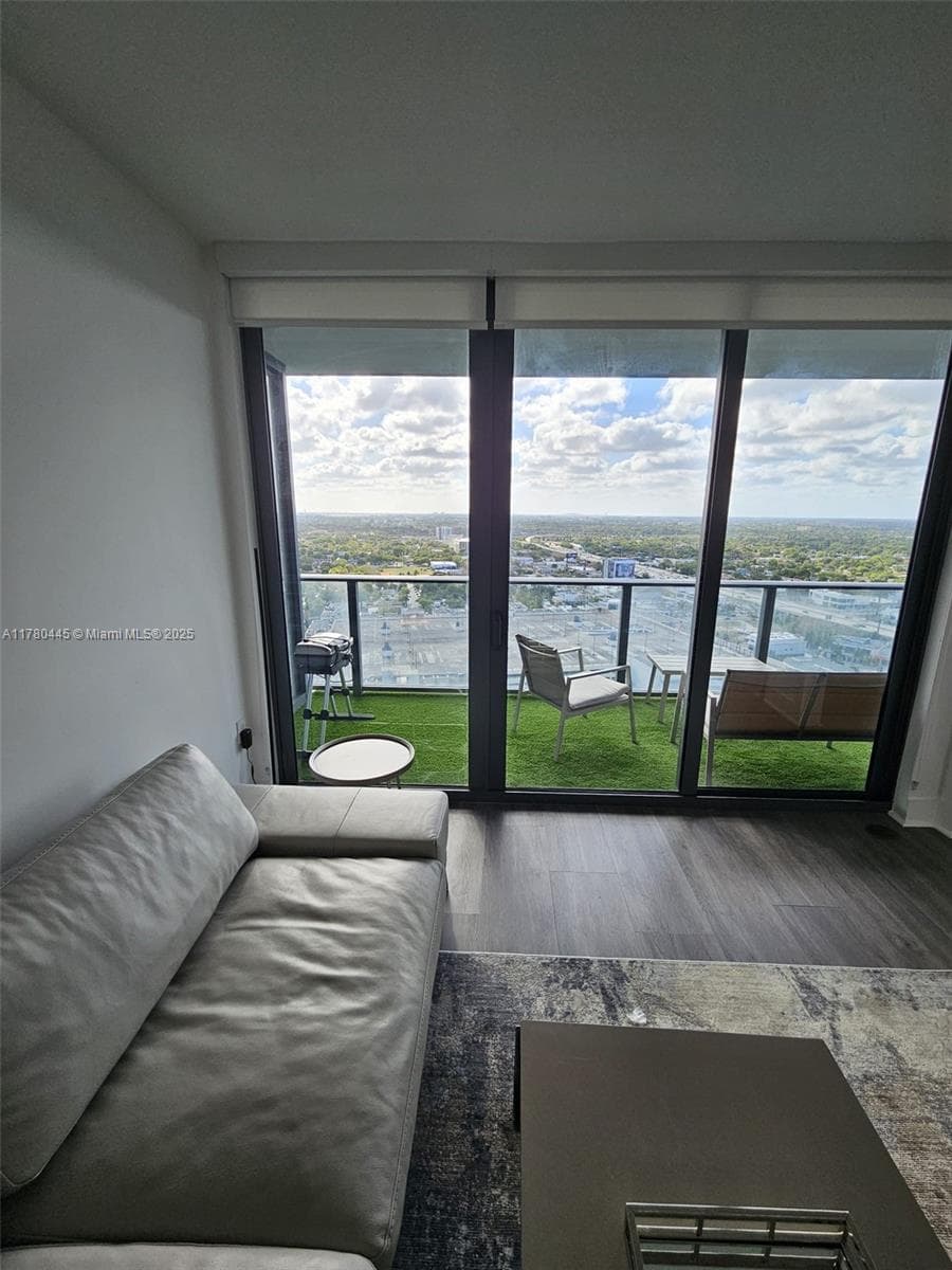 121 NE 34 ST # 2511, Miami FL 33137