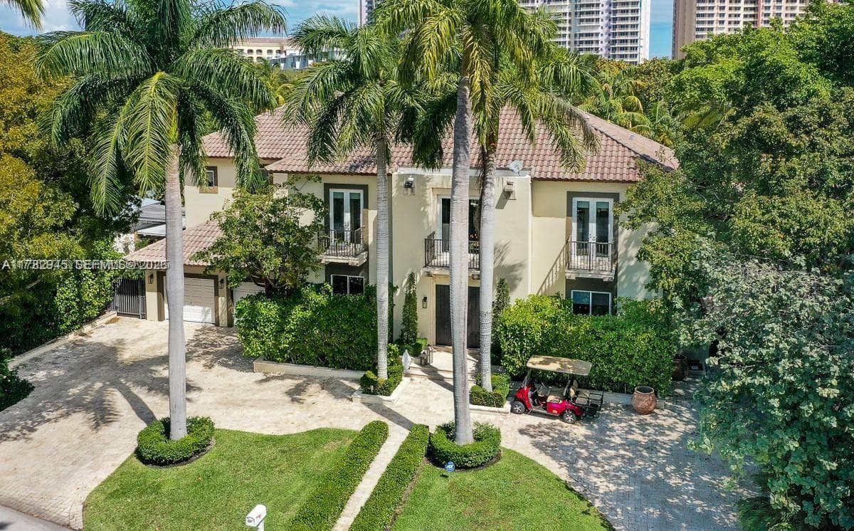 31 Island Dr, Key Biscayne FL 33149