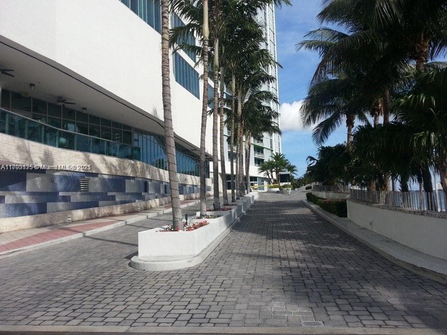 325 S Biscayne Blvd # 3822, Miami FL 33131