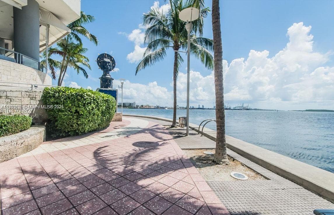 325 S Biscayne Blvd # 3822, Miami FL 33131