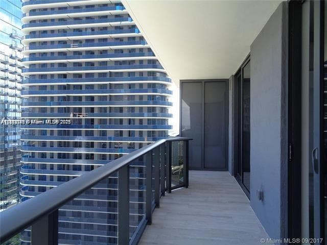 45 SW 9th St # 2709, Miami FL 33130