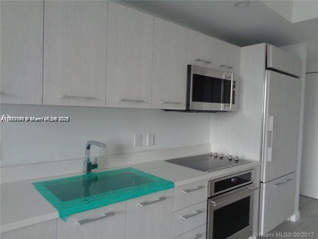 45 SW 9th St # 2709, Miami FL 33130