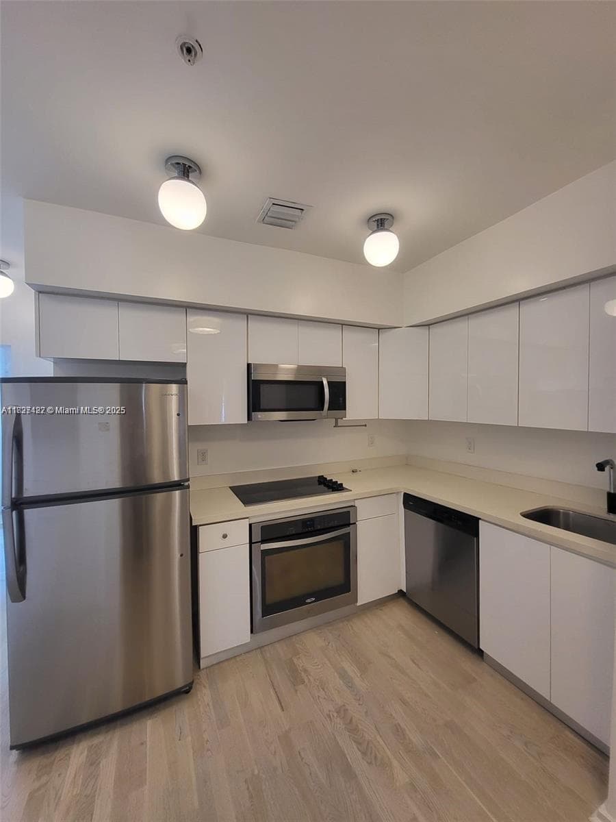 810 7th St # 206, Miami Beach FL 33139