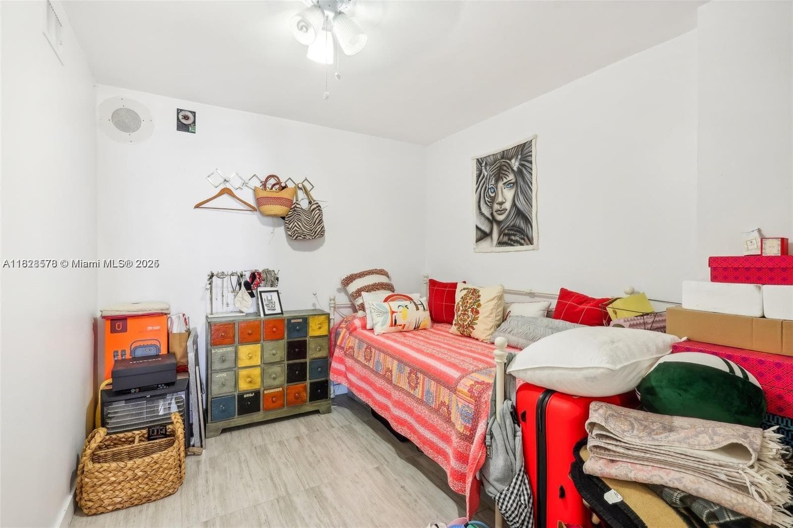 2401 Collins Ave # 1011, Miami Beach FL 33140