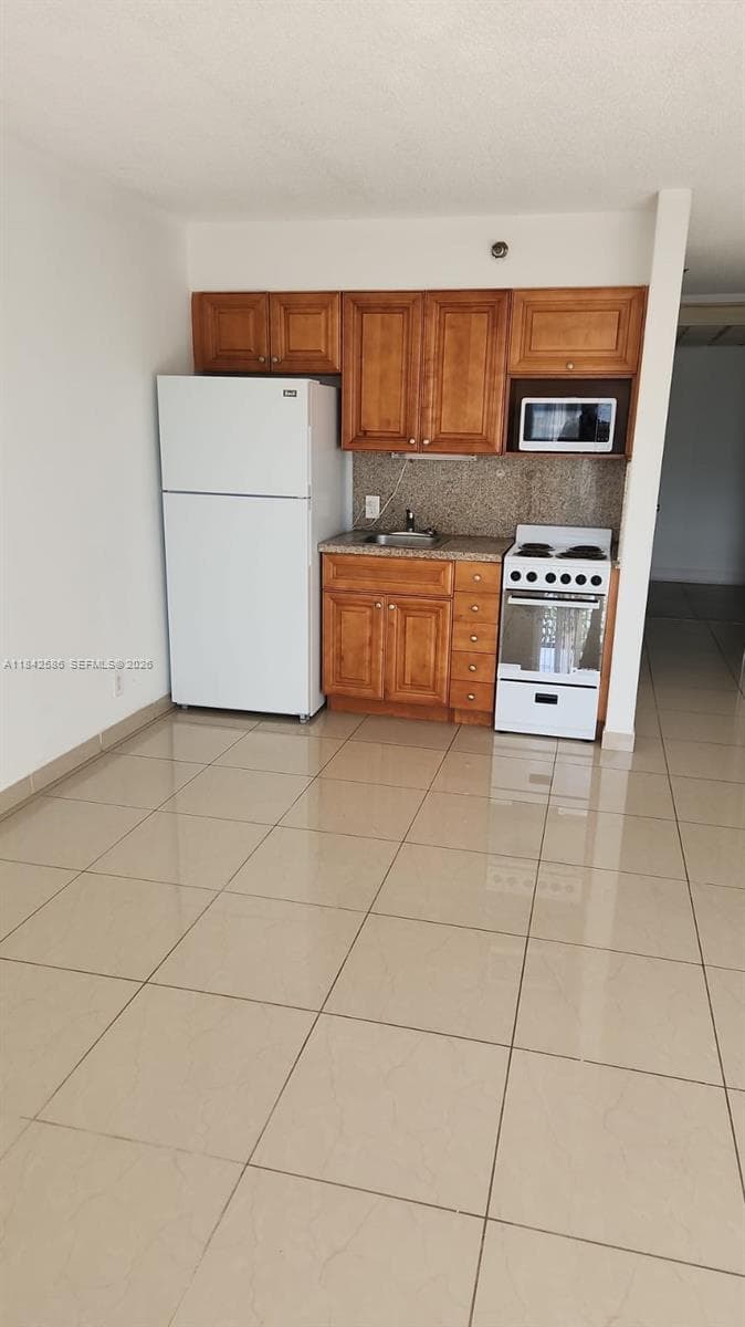 16450 NW 2nd Ave # 206, Miami FL 33169