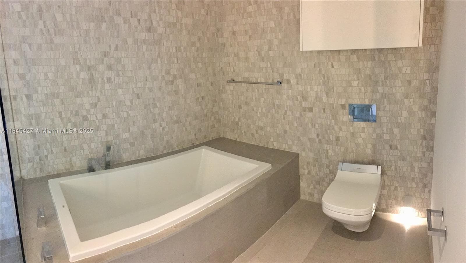 88 SW 7th St # 2305, Miami FL 33130