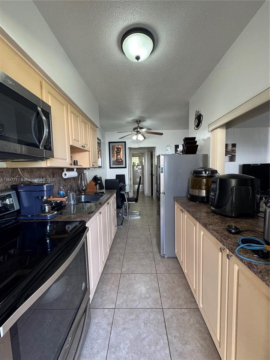 71 NW 76th St # 5, Miami FL 33150
