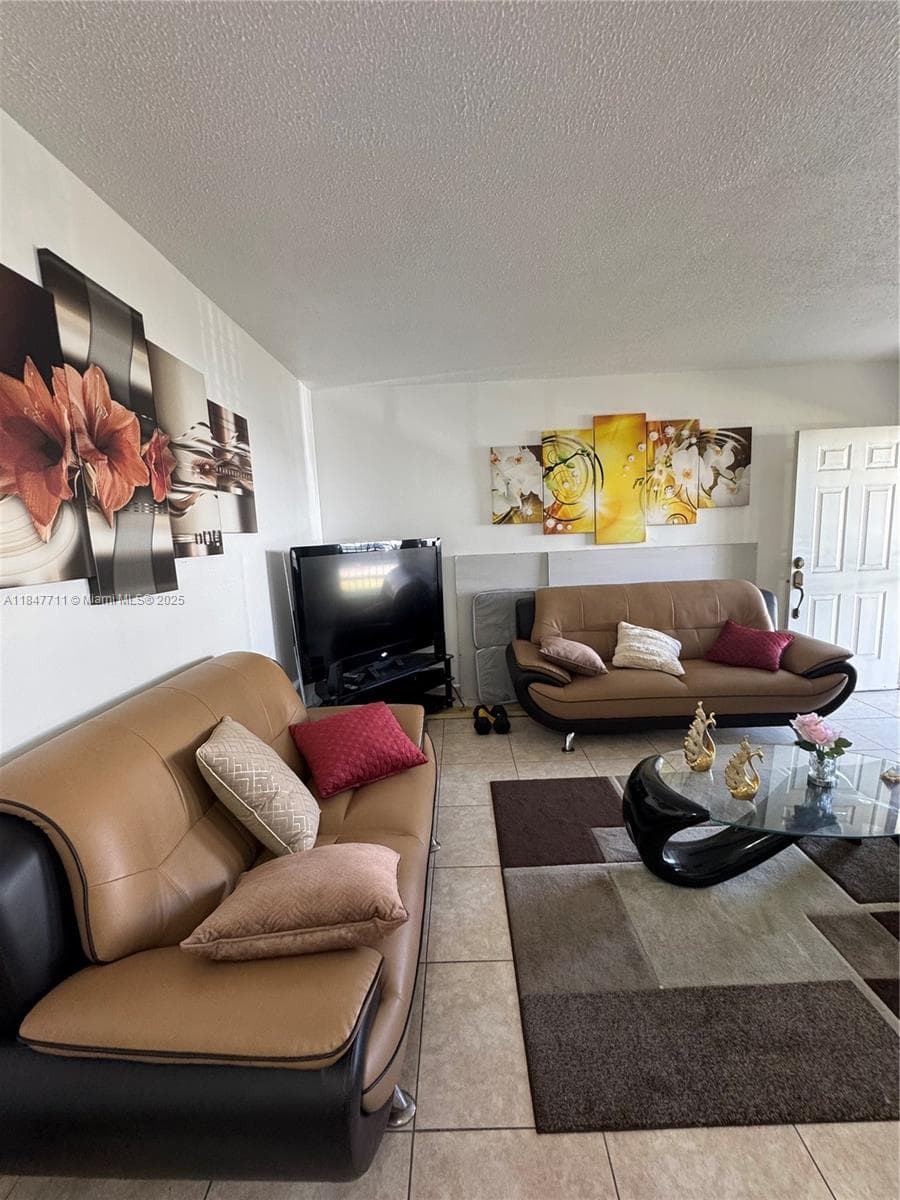 71 NW 76th St # 5, Miami FL 33150