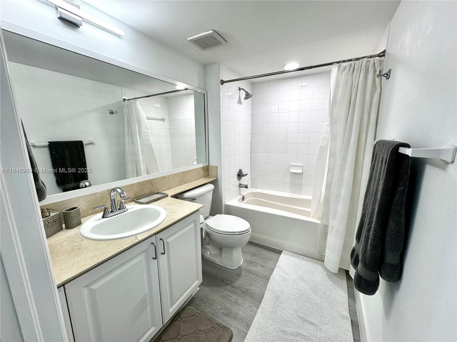 1155 Brickell Bay Dr # 906, Miami FL 33131