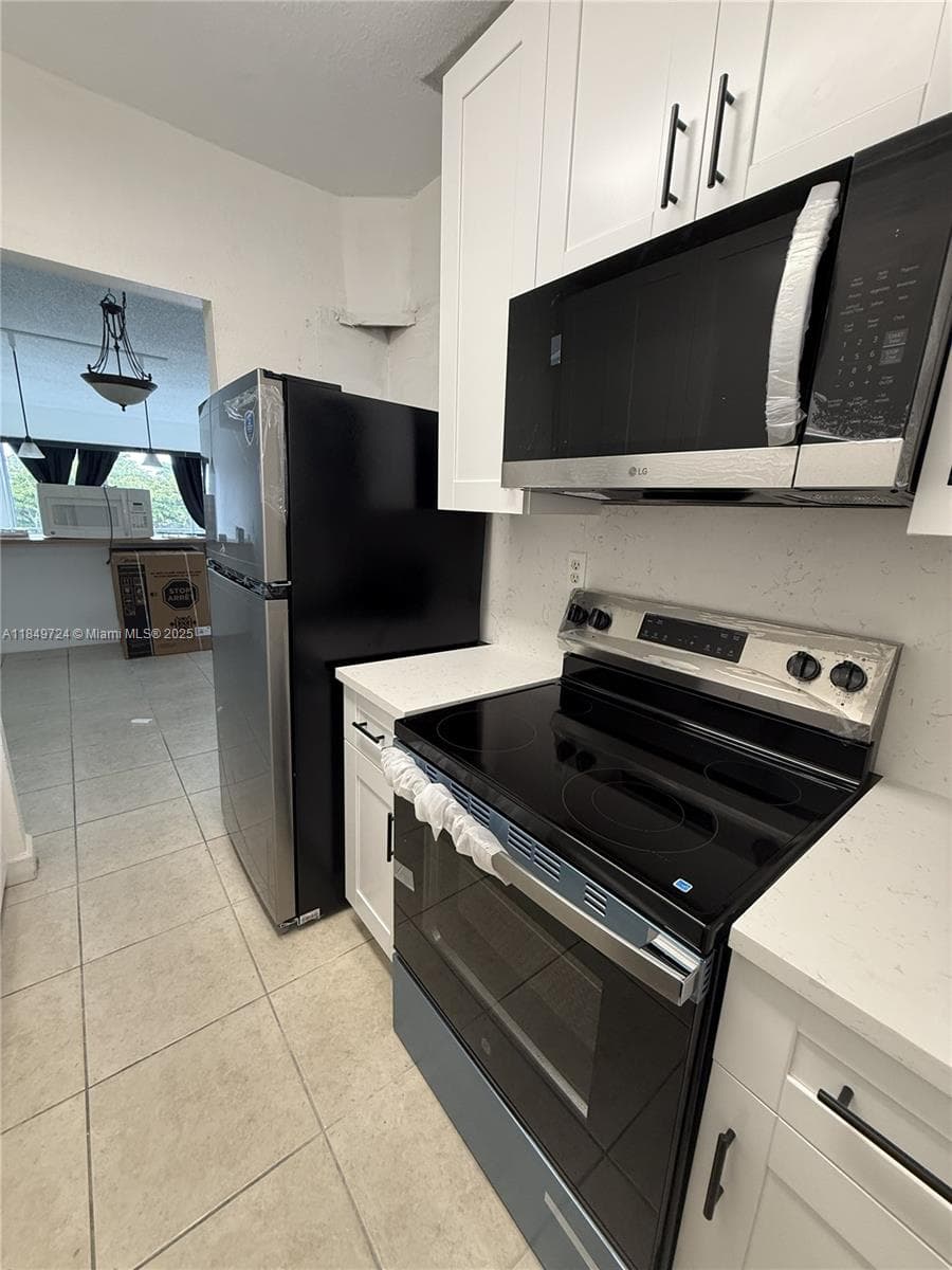 10900 SW 104th St # 323, Miami FL 33176