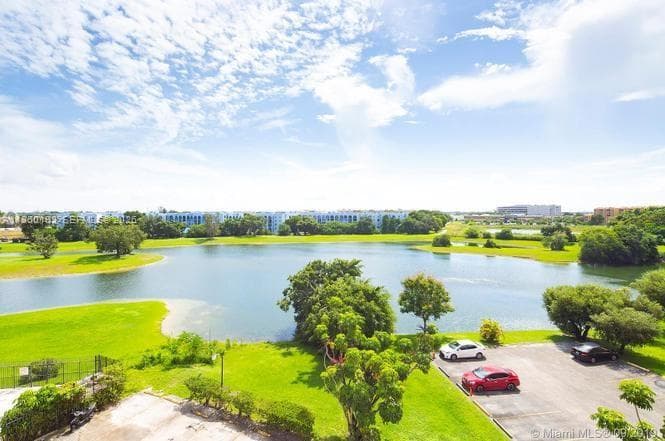 9682 Fontainebleau Blvd # 401, Miami FL 33172