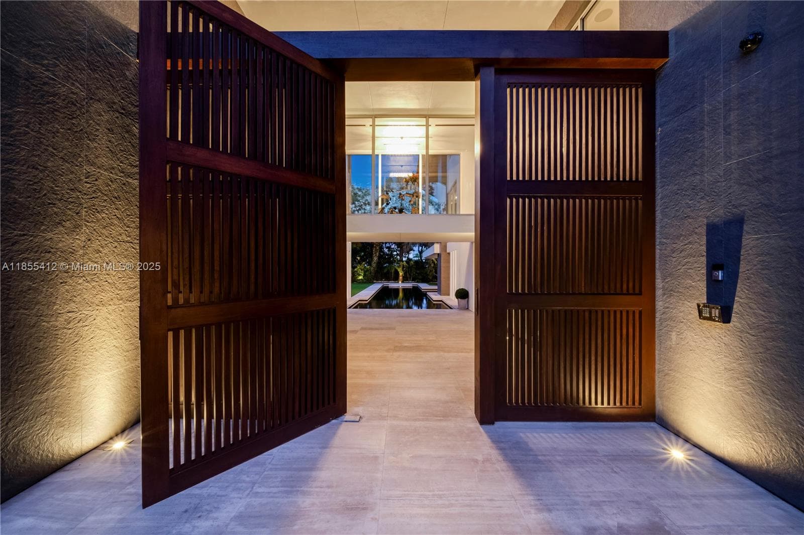 545 SABAL PALM, Key Biscayne FL 33149