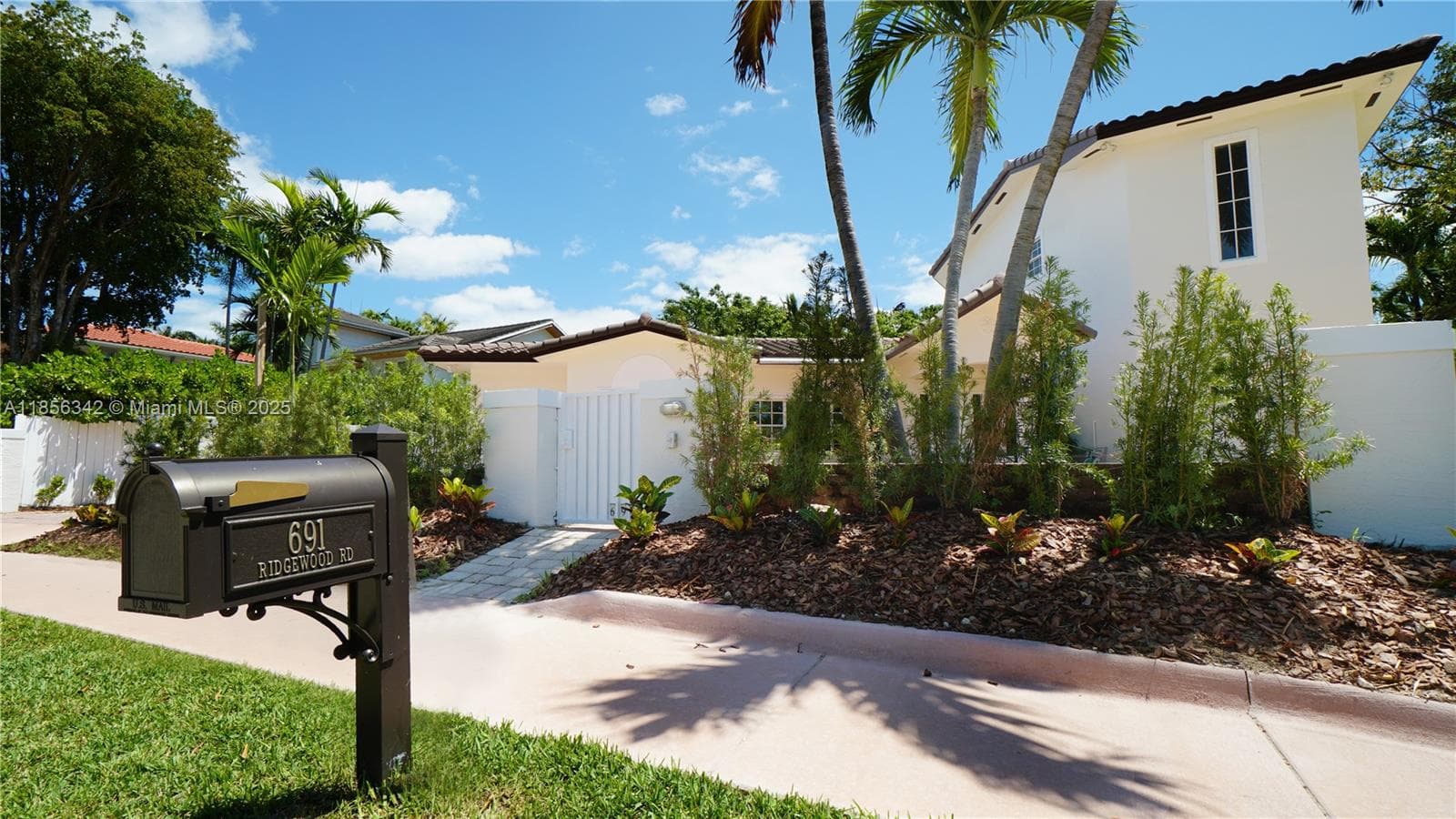 691 Ridgewood Rd, Key Biscayne FL 33149