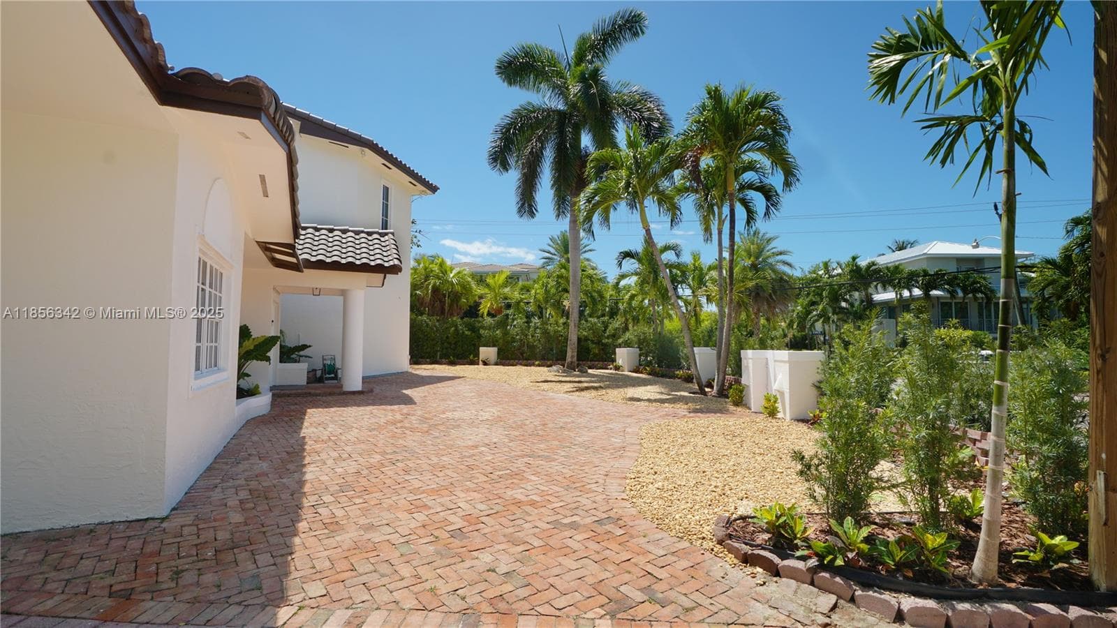 691 Ridgewood Rd, Key Biscayne FL 33149