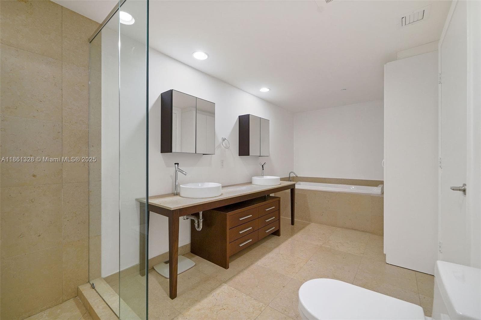 495 Brickell Ave # 402, Miami FL 33131