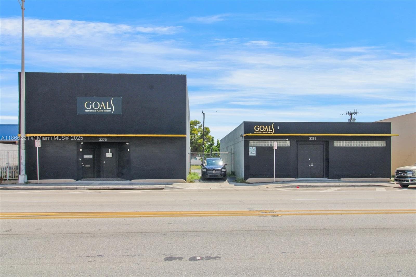 3267 NW 35th St, Miami FL 33142