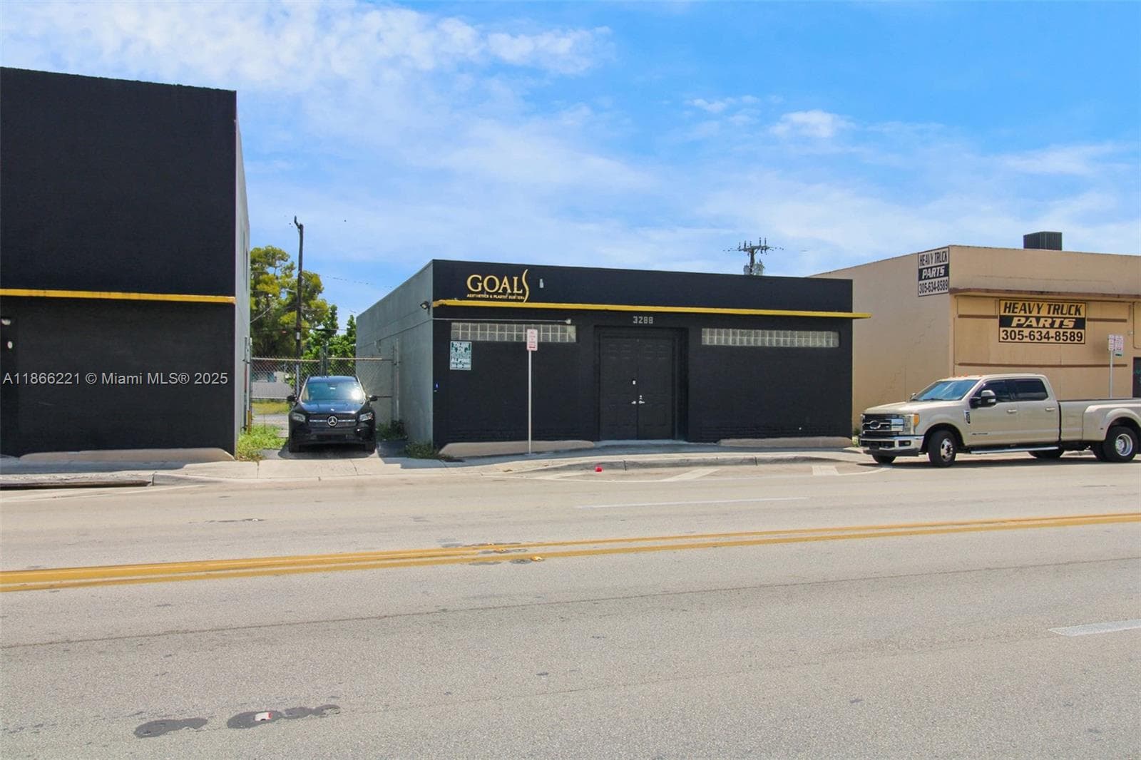 3267 NW 35th St, Miami FL 33142