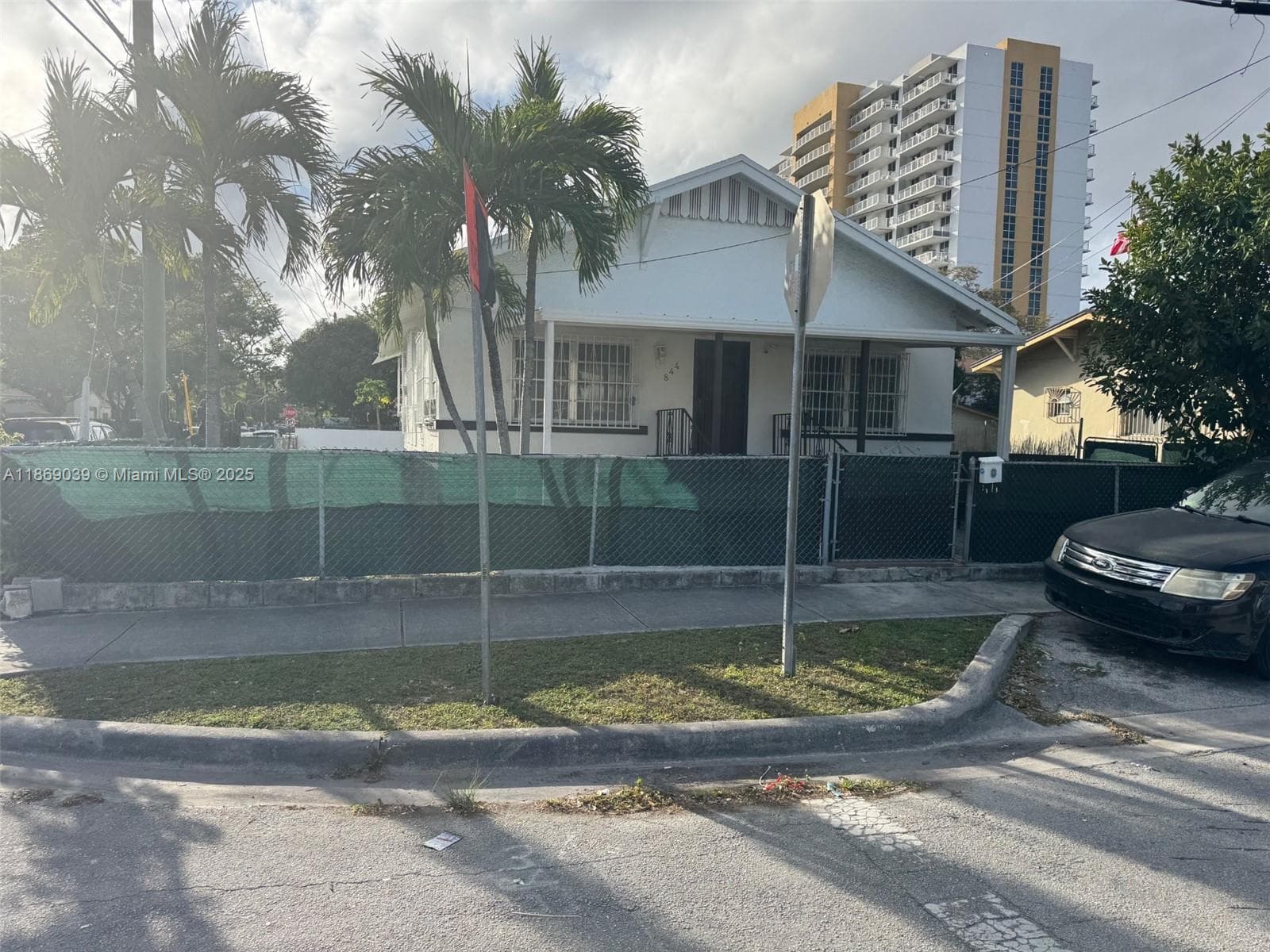 844 SW 8th Ct, Miami FL 33130