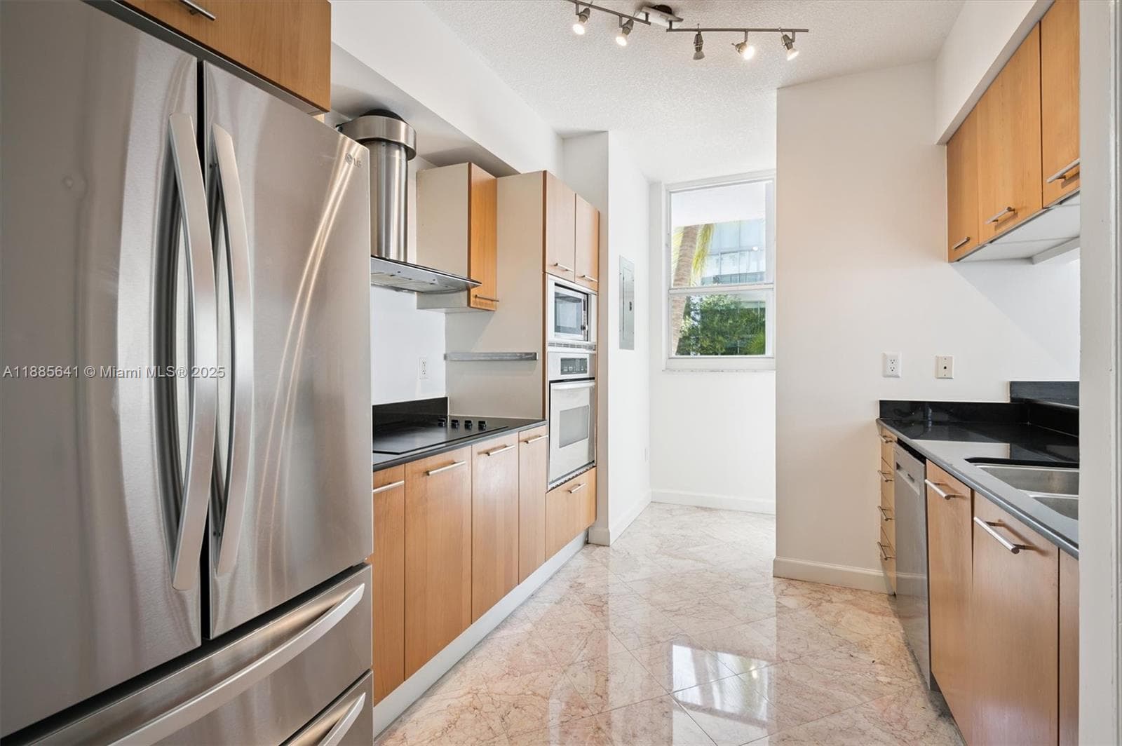 5970 Indian Creek Dr # 302, Miami Beach FL 33140