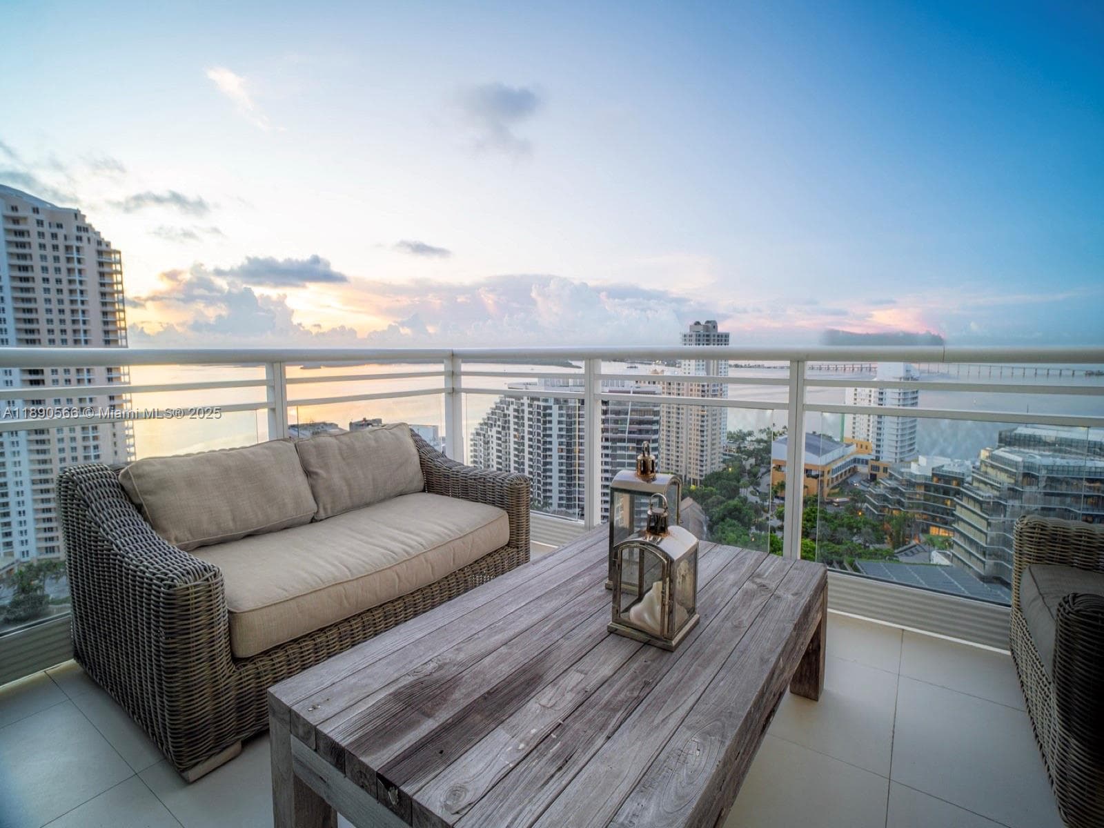 900 Brickell Key Blvd # 2204, Miami FL 33131