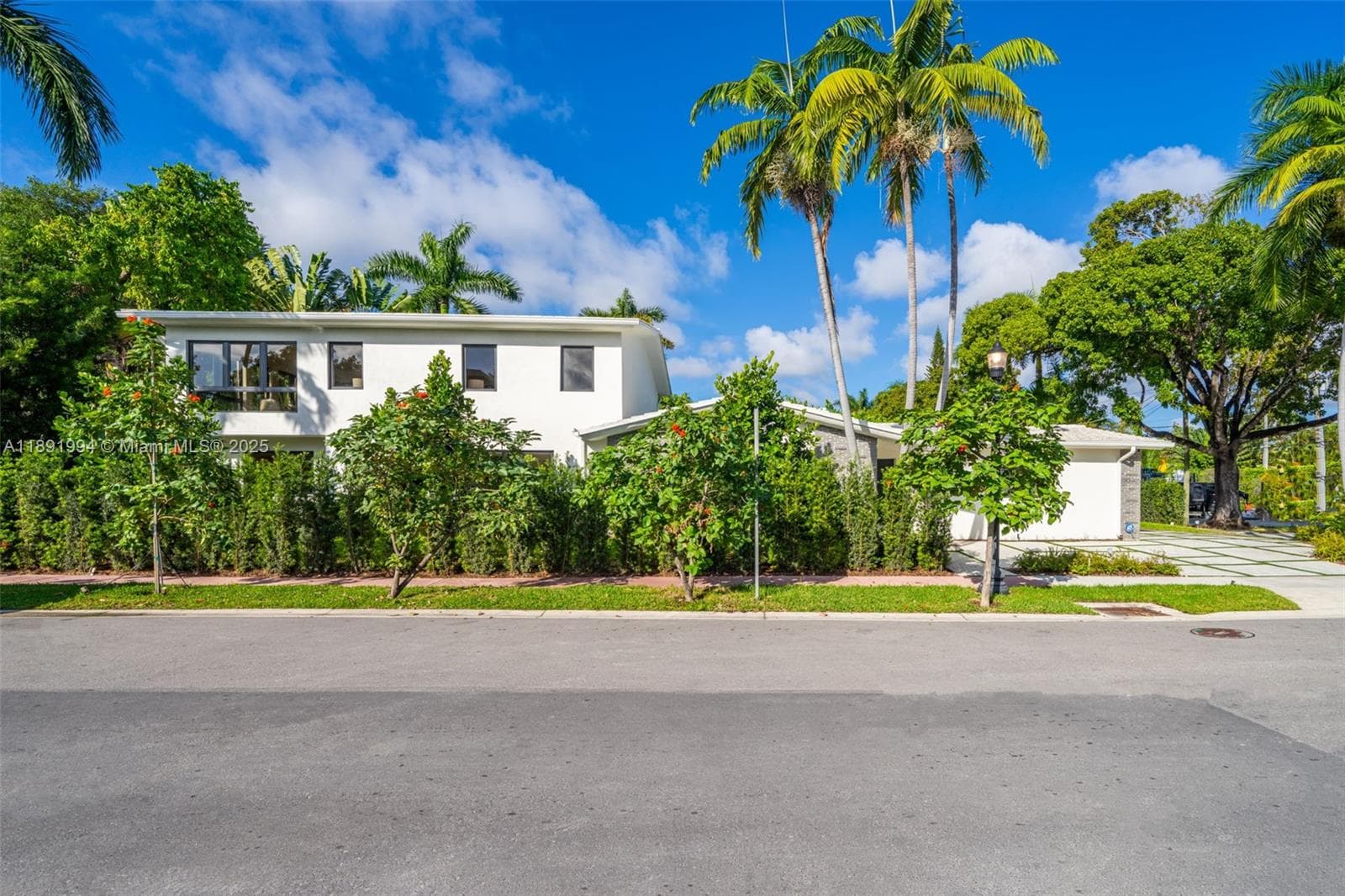 222 E Rivo Alto Dr, Miami Beach FL 33139