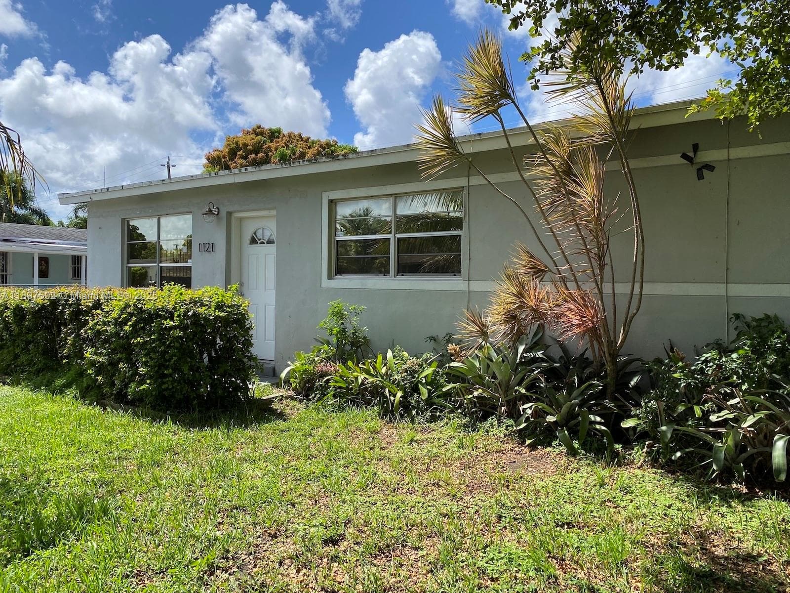 1121 NE 214th St, Miami FL 33179